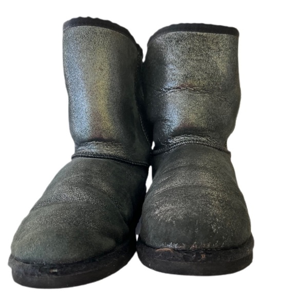 Ugg metallic black boots. Ankle boots size 6 Medium. Has some suede in the back - Picture 7 of 7